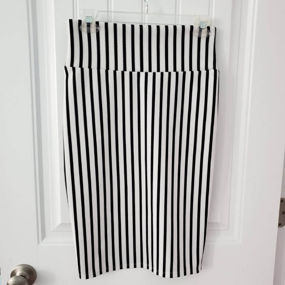 Lularoe Cassie Skirt, Black & White Stripes, Small
